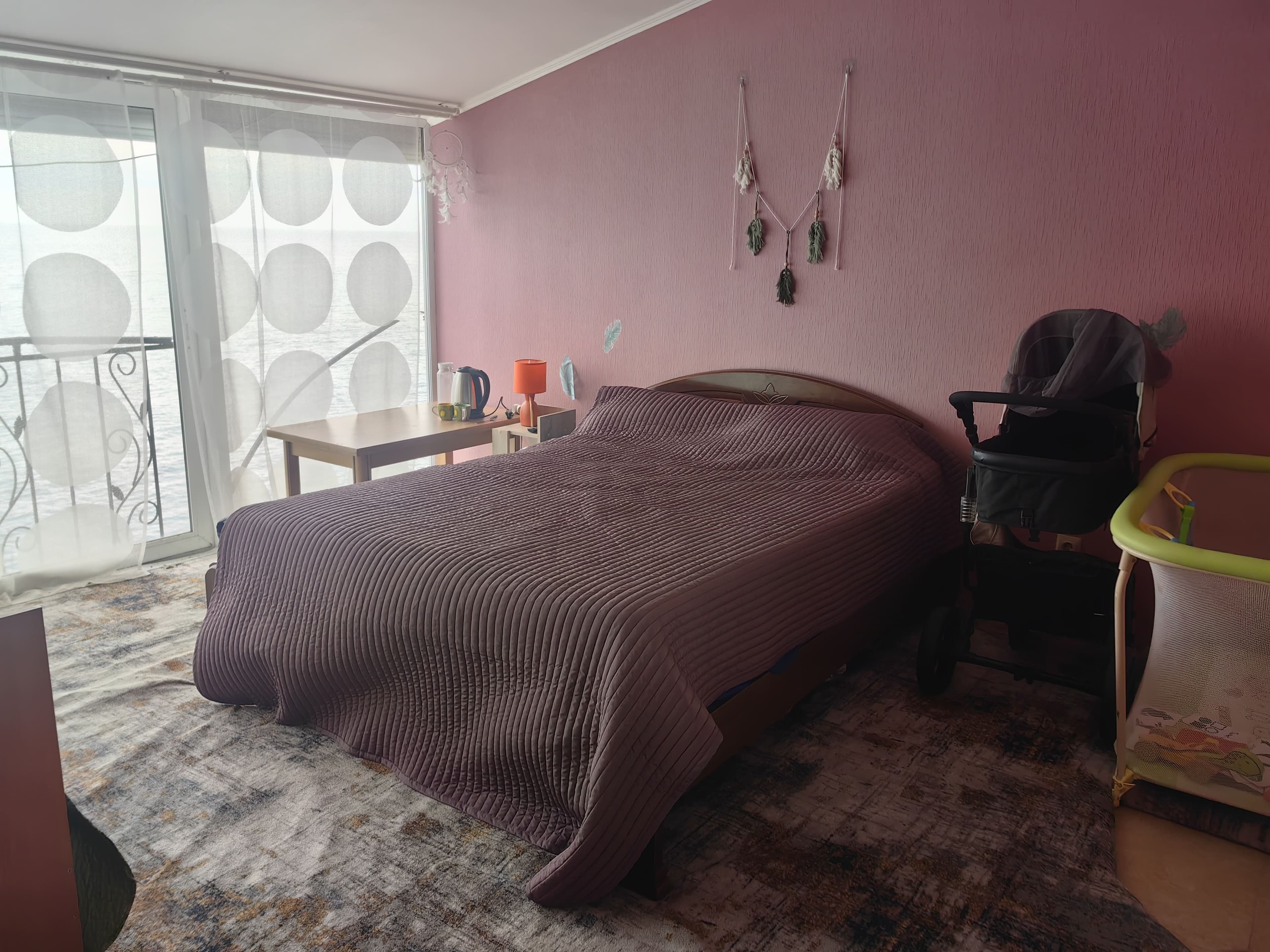 Три Дельфина