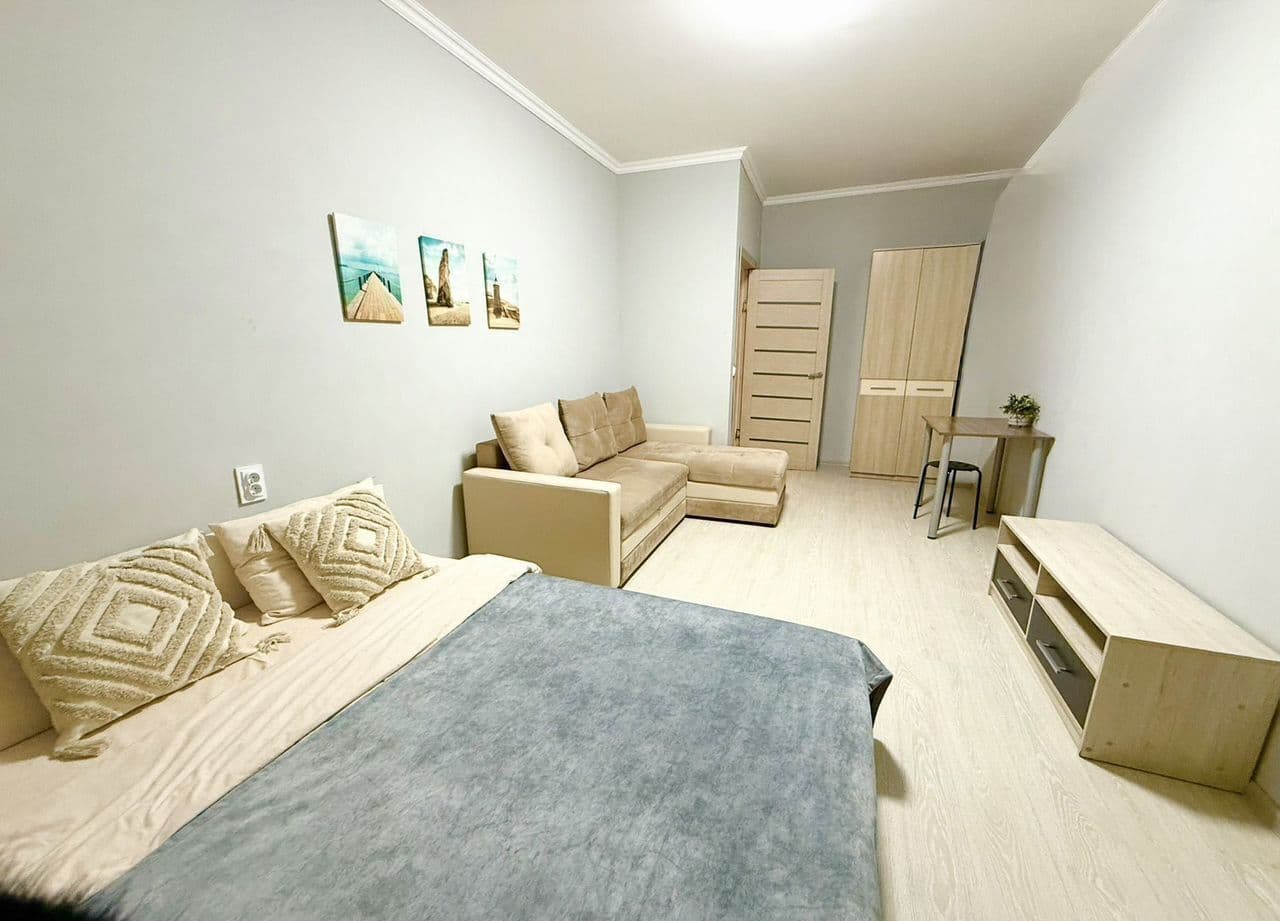 Белый дом Короленко, 25
