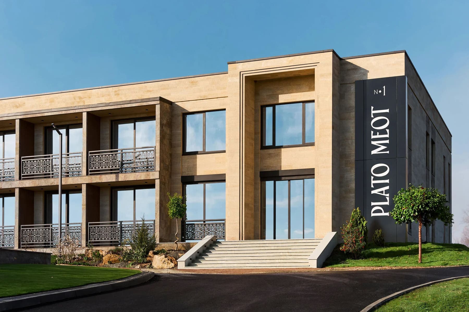 PLATO MEOT Park & Hotel